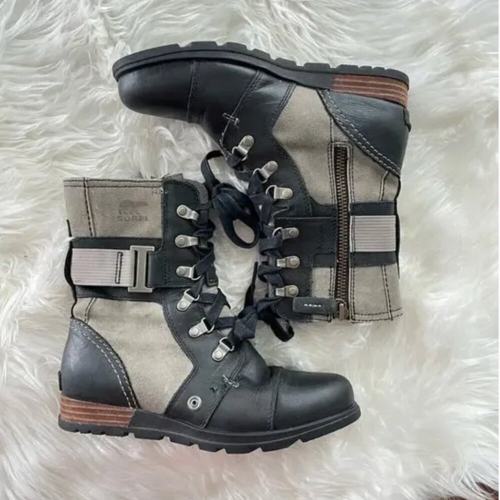 Sorel | Women’s Major Carly Lace Up Boots Outdoors Wet Sand & Black Leather Flat